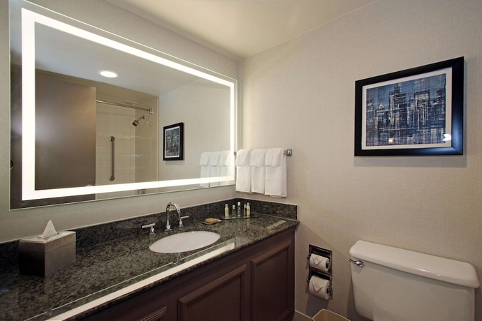 Imagen de la habitación del Hotel Doubletree By Hilton Hotel Newark Airport. Foto 5