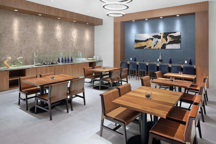 Imagen de la habitación del Hotel Doubletree By Hilton Hotel Newark Airport. Foto 7