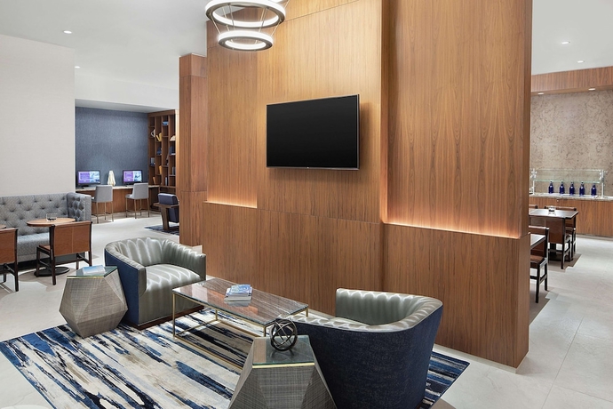 Imagen de los interiores del Hotel Doubletree By Hilton Hotel Newark Airport. Foto 8