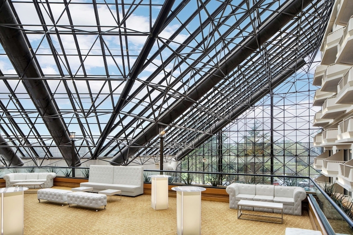 Imagen de los interiores del Hotel Doubletree By Hilton Hotel Newark Airport. Foto 13