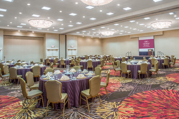 Imagen de los interiores del Hotel Doubletree By Hilton Houston Brookhollow. Foto 8