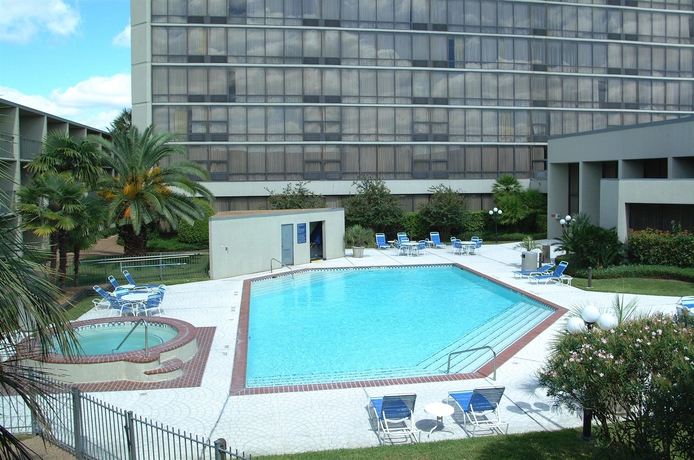 Imagen de la piscina del Hotel Doubletree By Hilton Houston Brookhollow. Foto 16