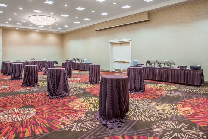Imagen de los interiores del Hotel Doubletree By Hilton Houston Brookhollow. Foto 11