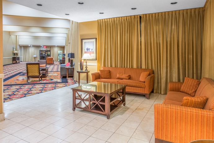 Imagen de los interiores del Hotel Doubletree By Hilton Houston Brookhollow. Foto 12