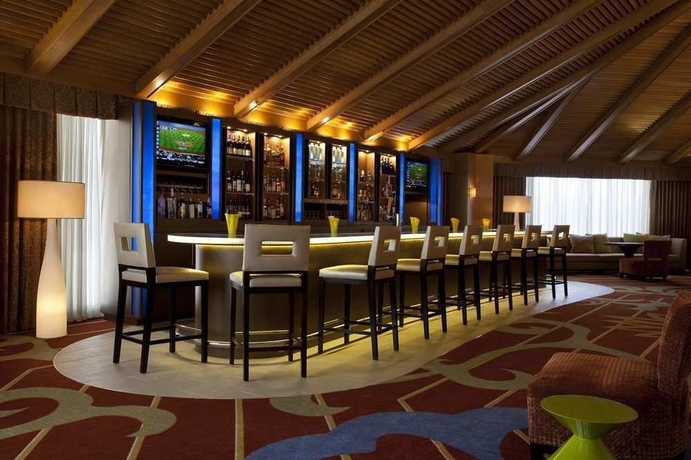 Imagen del bar/restaurante del Hotel Doubletree By Hilton Houston - Greenway Plaza. Foto 2