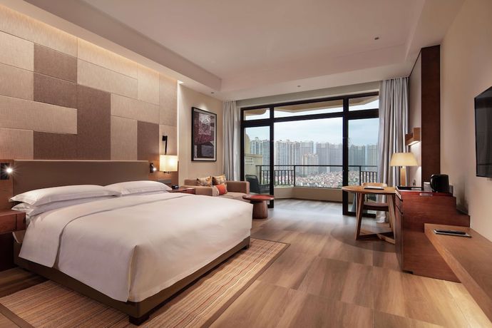 Imagen de los interiores del Hotel Doubletree By Hilton Huidong Resort. Foto 18