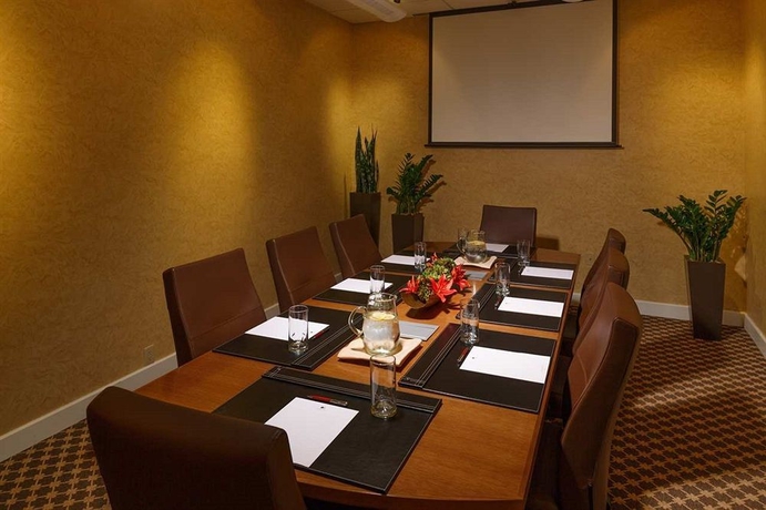 Imagen de los interiores del Hotel Doubletree By Hilton Irvine - Spectrum. Foto 1
