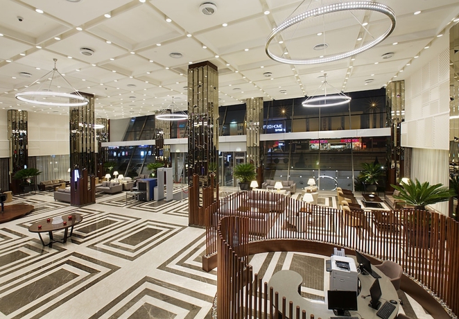 Imagen de los interiores del Hotel Doubletree By Hilton Istanbul Avcilar. Foto 11
