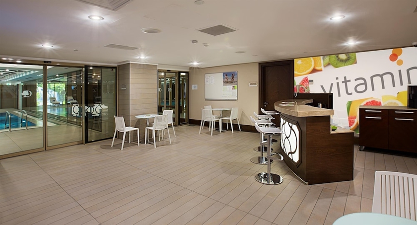 Imagen de los interiores del Hotel Doubletree By Hilton Istanbul Avcilar. Foto 15