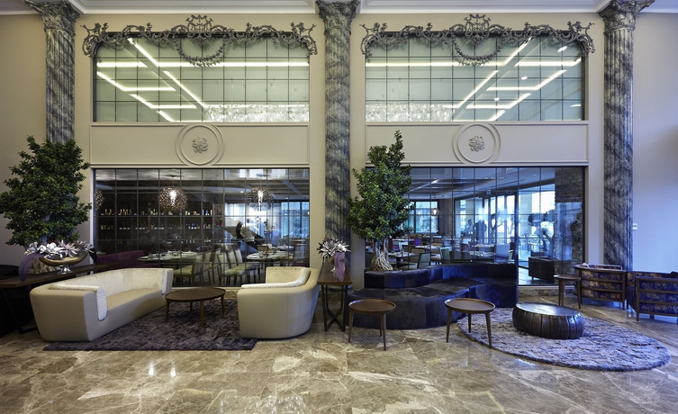 Imagen de los interiores del Hotel Doubletree By Hilton Istanbul Esentepe. Foto 5