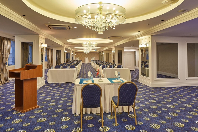Imagen de los interiores del Hotel Doubletree By Hilton Izmir - Alsancak. Foto 14