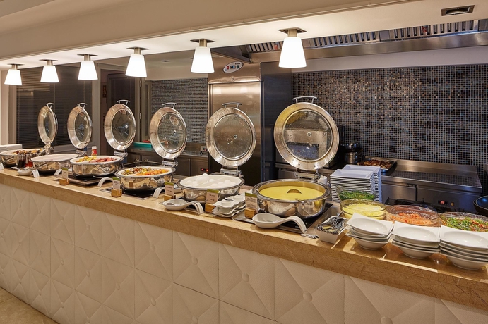 Imagen del bar/restaurante del Hotel Doubletree By Hilton Izmir - Alsancak. Foto 4