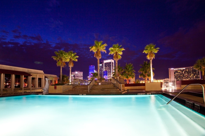 Imagen de la piscina del Hotel Doubletree By Hilton Jacksonville Riverfront. Foto 14