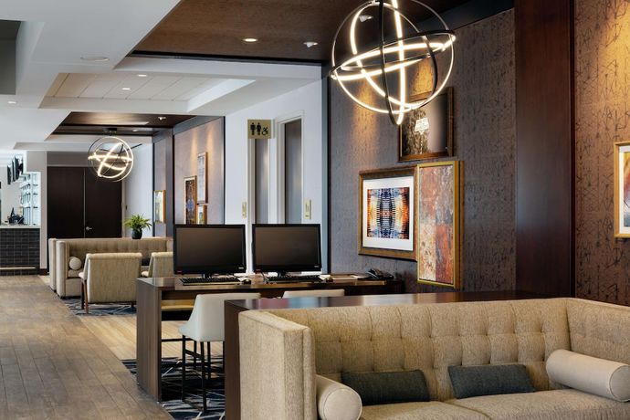 Imagen de los interiores del Hotel Doubletree By Hilton Jamestown. Foto 17