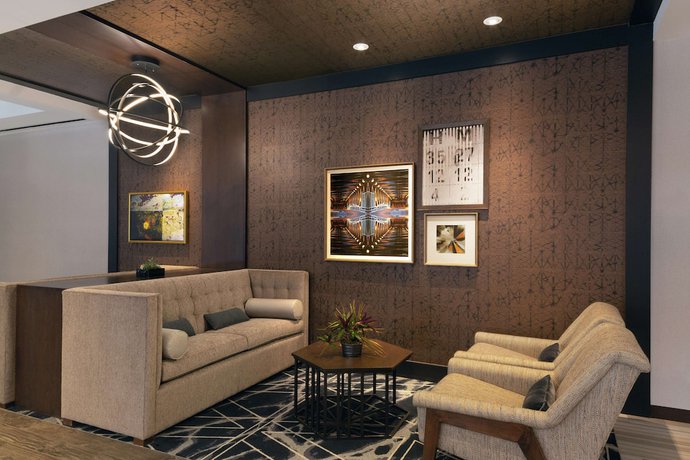 Imagen de los interiores del Hotel Doubletree By Hilton Jamestown. Foto 18