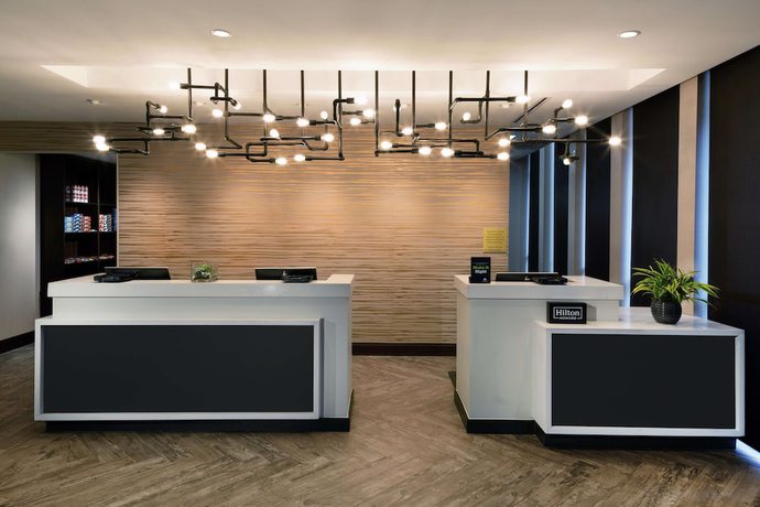 Imagen de los interiores del Hotel Doubletree By Hilton Jamestown. Foto 19