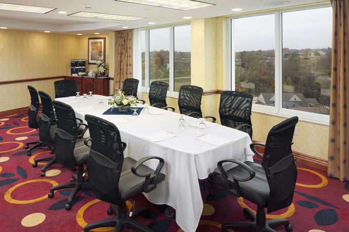 Imagen de los interiores del Hotel Doubletree By Hilton Jefferson City. Foto 13