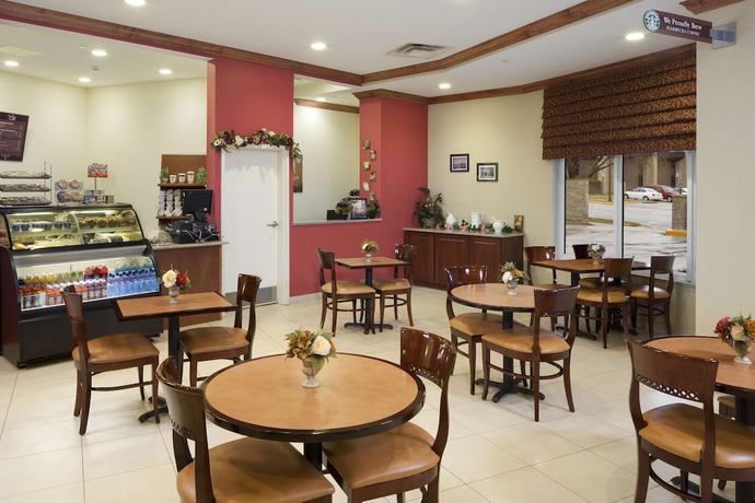 Imagen del bar/restaurante del Hotel Doubletree By Hilton Jefferson City. Foto 3