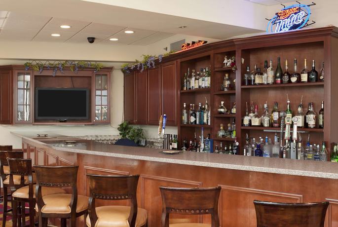 Imagen del bar/restaurante del Hotel Doubletree By Hilton Jefferson City. Foto 5