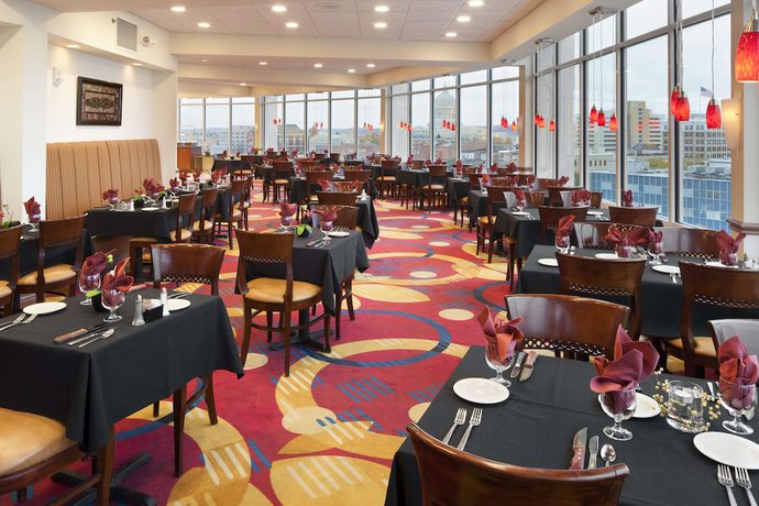 Imagen del bar/restaurante del Hotel Doubletree By Hilton Jefferson City. Foto 6