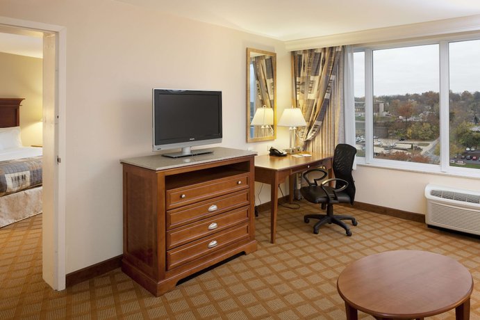 Imagen de la habitación del Hotel Doubletree By Hilton Jefferson City. Foto 11