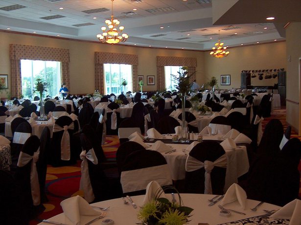 Imagen del bar/restaurante del Hotel Doubletree By Hilton Jefferson City. Foto 7