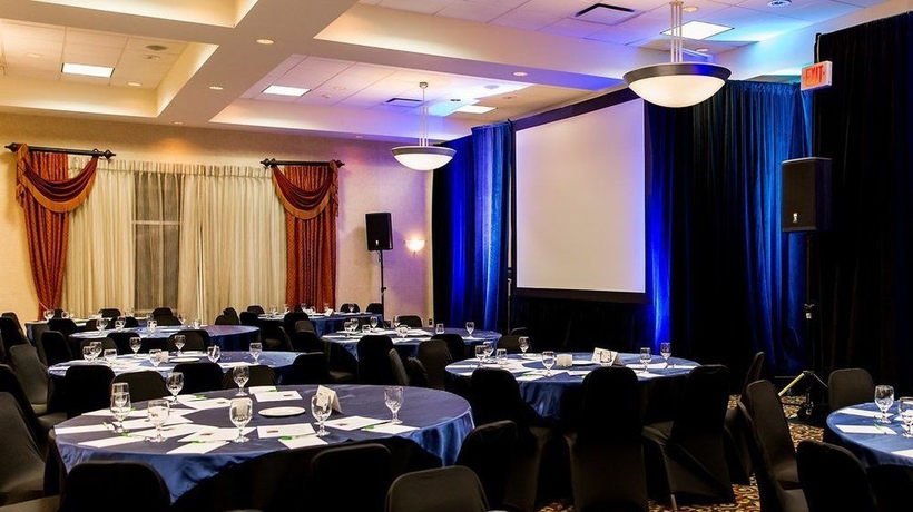 Imagen de los interiores del Hotel Doubletree By Hilton Kitchener. Foto 10