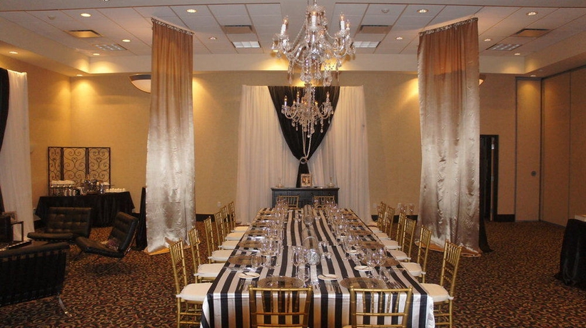 Imagen de los interiores del Hotel Doubletree By Hilton Kitchener. Foto 11