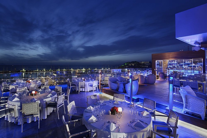 Imagen del bar/restaurante del Hotel Doubletree By Hilton Kusadasi - Special Class. Foto 4