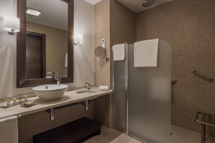 Imagen de la habitación del Hotel Doubletree By Hilton La Torre Golf and Spa Resort. Foto 12