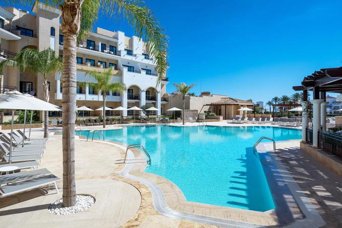Imagen de la piscina del Hotel Doubletree By Hilton La Torre Golf and Spa Resort. Foto 19
