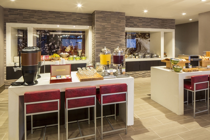 Imagen del bar/restaurante del Hotel Doubletree By Hilton Largo/washington Dc. Foto 2