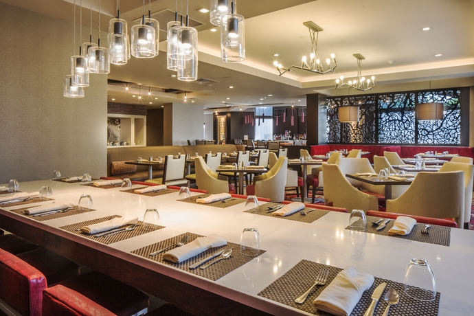 Imagen del bar/restaurante del Hotel Doubletree By Hilton Largo/washington Dc. Foto 3