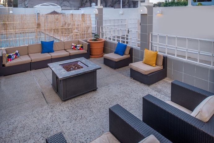 Imagen de la piscina del Hotel Doubletree By Hilton Lax - El Segundo. Foto 18