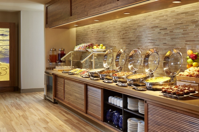 Imagen del bar/restaurante del Hotel Doubletree By Hilton Lax - El Segundo. Foto 2