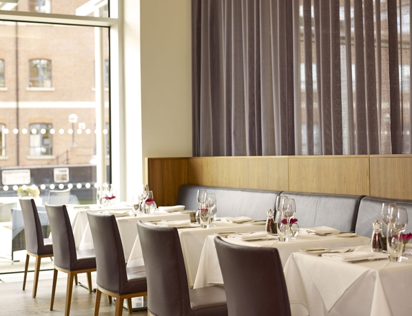 Imagen del bar/restaurante del Hotel Doubletree By Hilton Leeds City Centre. Foto 1