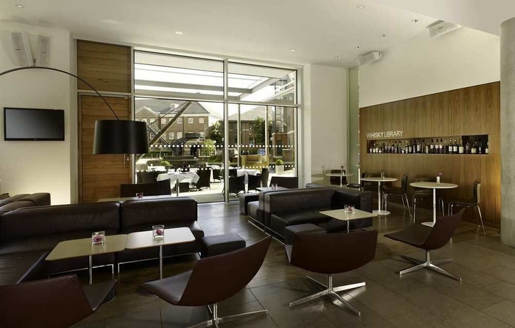 Imagen del bar/restaurante del Hotel Doubletree By Hilton Leeds City Centre. Foto 2