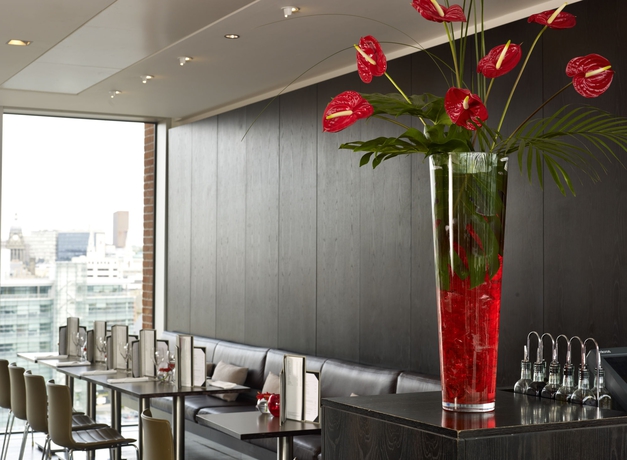 Imagen del bar/restaurante del Hotel Doubletree By Hilton Leeds City Centre. Foto 3