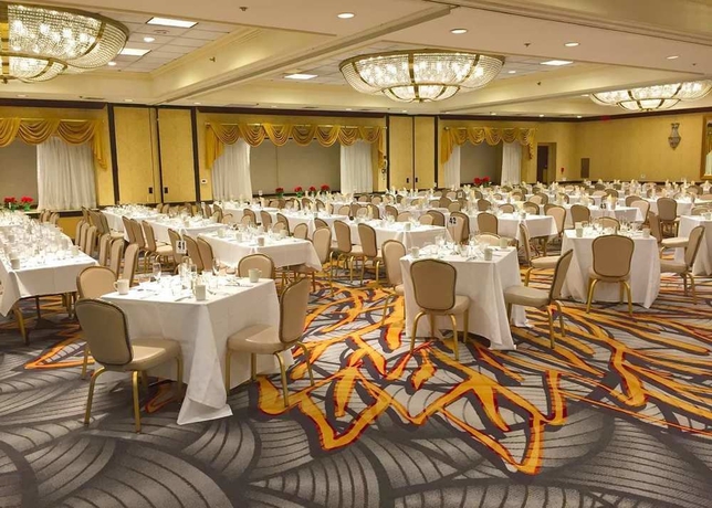 Imagen de los interiores del Hotel Doubletree By Hilton Lisle Naperville. Foto 5