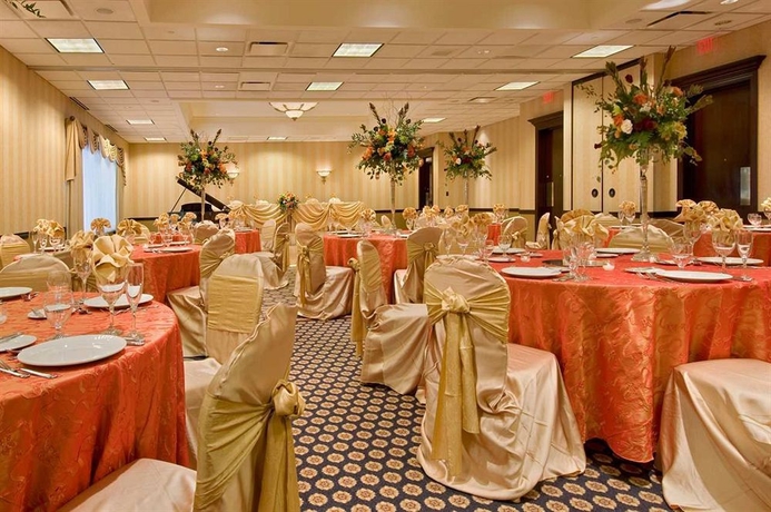 Imagen de los interiores del Hotel Doubletree By Hilton Lisle Naperville. Foto 9