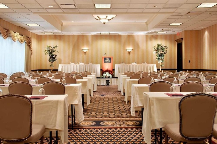Imagen de los interiores del Hotel Doubletree By Hilton Lisle Naperville. Foto 11