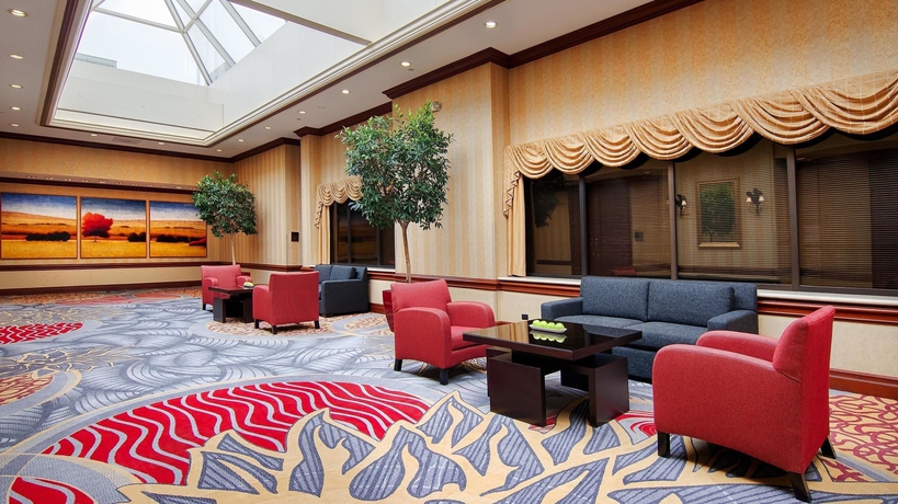 Imagen de los interiores del Hotel Doubletree By Hilton Lisle Naperville. Foto 14