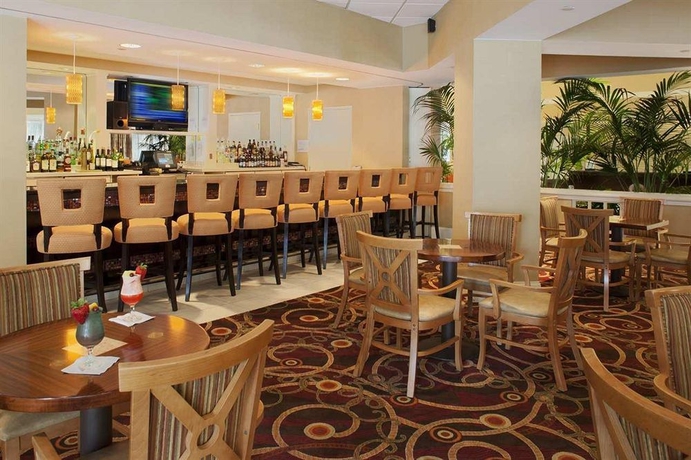 Imagen del bar/restaurante del Hotel Doubletree By Hilton Little Rock. Foto 5