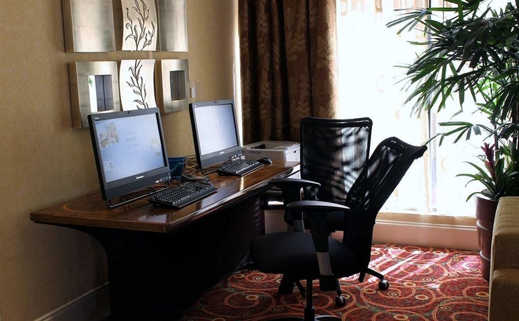 Imagen de los interiores del Hotel Doubletree By Hilton Little Rock. Foto 11