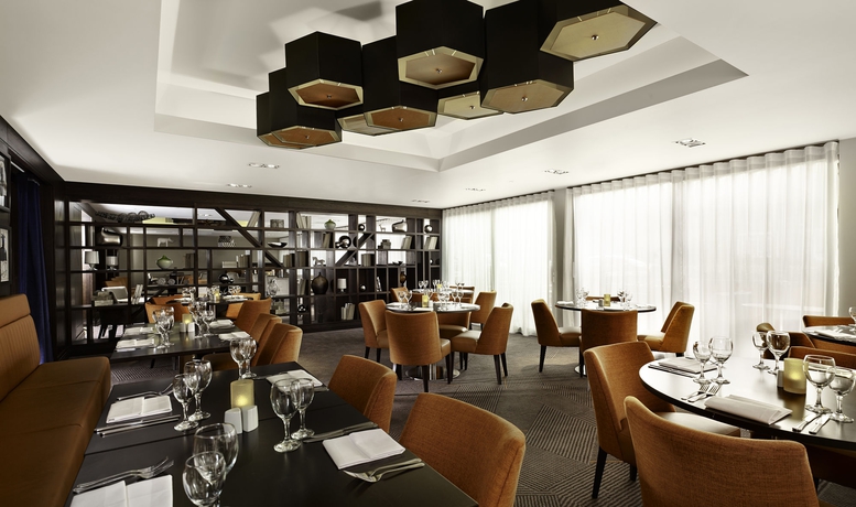 Imagen del bar/restaurante del Hotel Doubletree By Hilton London - Ealing. Foto 3