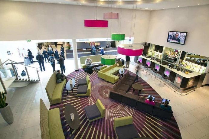Imagen de los interiores del Hotel Doubletree By Hilton London Heathrow Airport. Foto 7