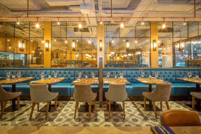 Imagen del bar/restaurante del Hotel Doubletree By Hilton London Kingston Upon Thames. Foto 2