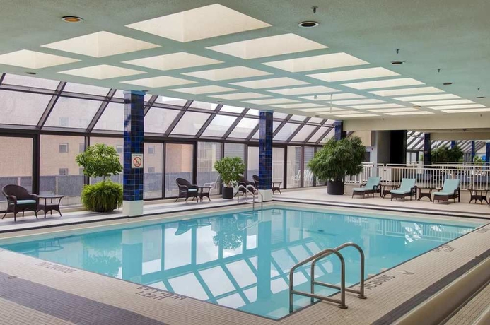 Imagen de la piscina del Hotel Doubletree By Hilton London Ontario. Foto 16