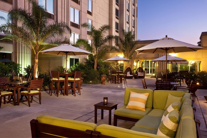Imagen de los exteriores del Hotel Doubletree By Hilton Los Angeles - Commerce. Foto 10
