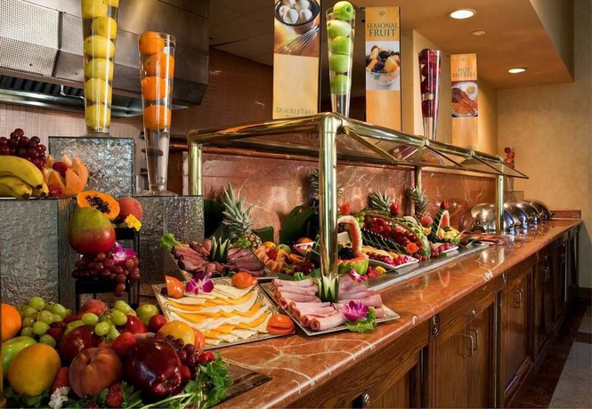 Imagen del bar/restaurante del Hotel Doubletree By Hilton Los Angeles - Commerce. Foto 6